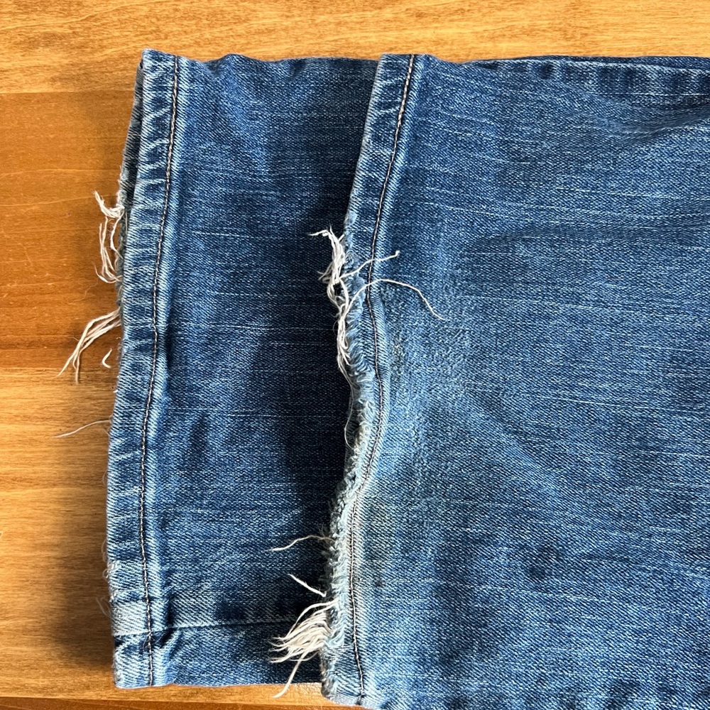 Lee natural bootcut just below the waist jeans.  Little worn at bottom. 18 short